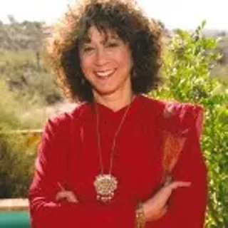 Image: Lynn Rae Lowe of Metal Arts Gallery