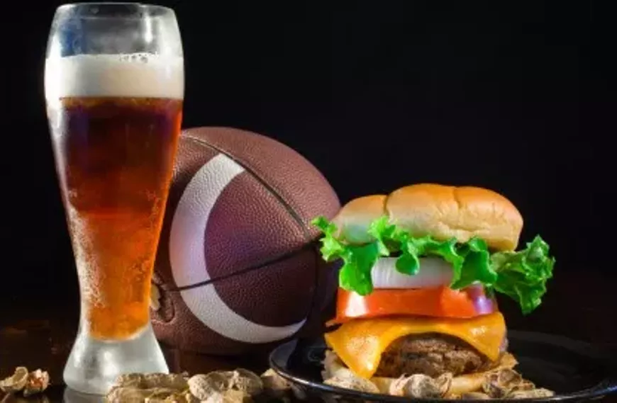 7bafecfd_football_burger.webp
