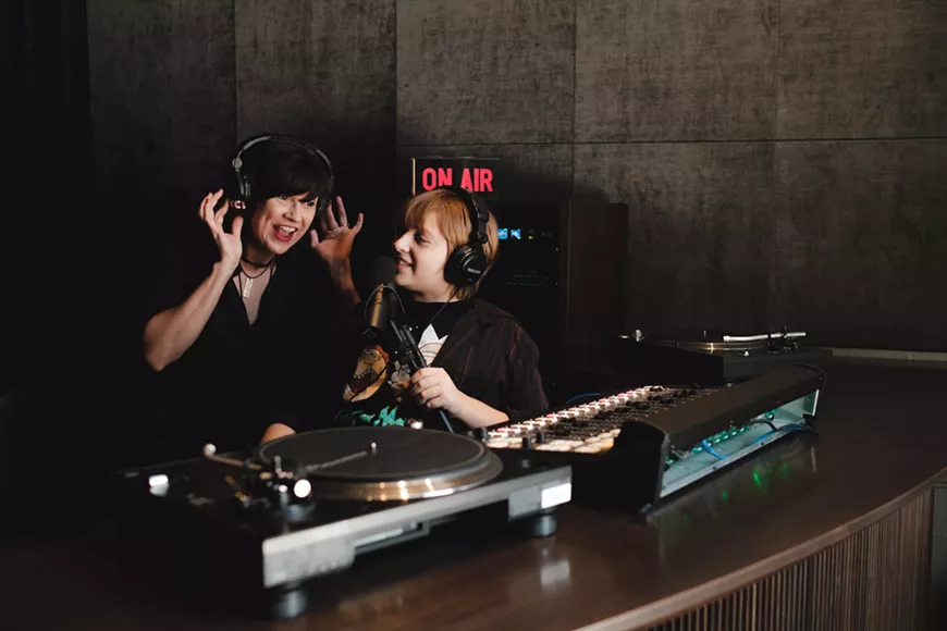 mediamixbestradiostationkxci_photo_by_julius_schlosburg.webp