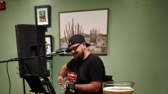 Image: Dustin James live at Roadrunner Coffee