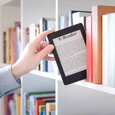 Image: Print versus Plastic: UA Researchers Weigh the Benefits of E-Books