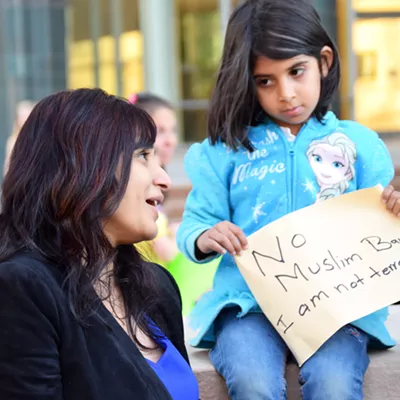 Image: Tucson stands with refugees