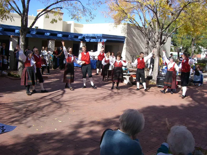 Leikarring Dancers