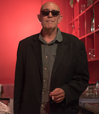 Image: Alan Bishop live performance