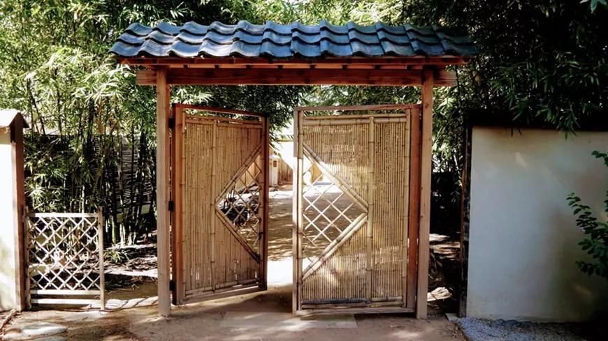 bamboo_alley_and_gate.webp