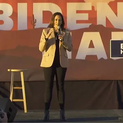 Image: Arizona’s status as a toss-up gives voters clout, draws Trump, Harris