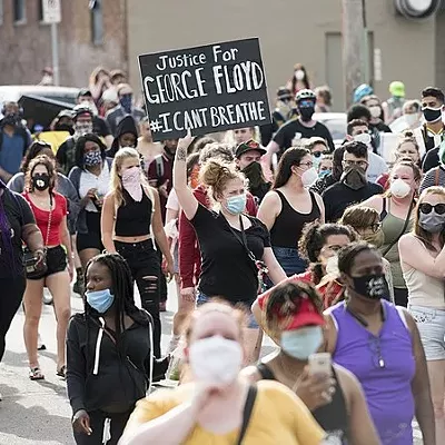 Image: Banner Shares Safety Tips Against Riot Control Sprays