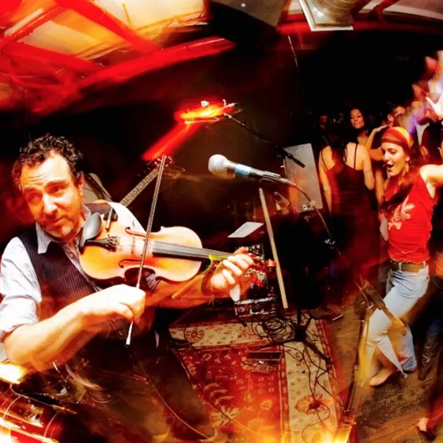 Chris Murphy Plays a Solo Show