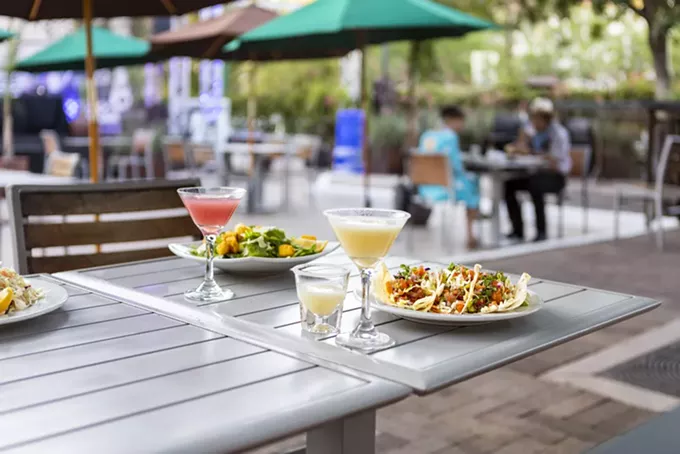plaza_dining_dinner_6a5a1243_sized.webp