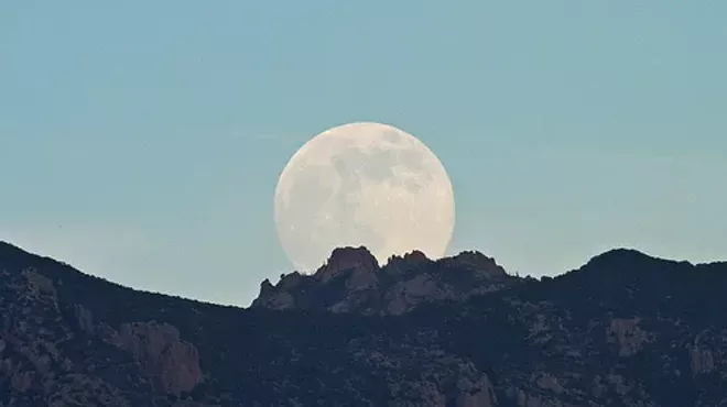 Image: Full Moon Wander @ Feliz Paseos Park