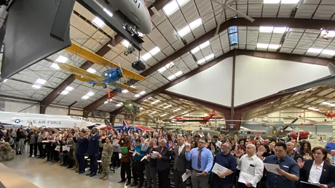 Image: Mayor Romero welcomes 105 new citizens