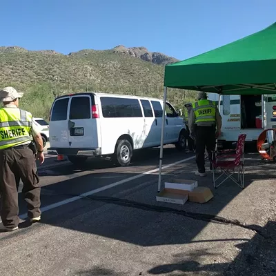 Image: Volunteers Assist County Supervisor to Spread Fire Safety on Mount Lemmon
